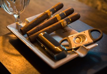 What Is The Perfect Gift For A Cigarette Lover? - travel case, Lifestyle, cigar, box, ashtray