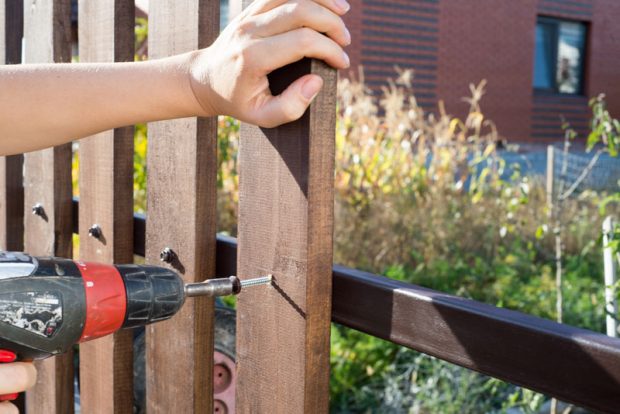 6 Reasons to Employee Fencing Contractors for Your Installation - outdoor, garden, fence, backyard