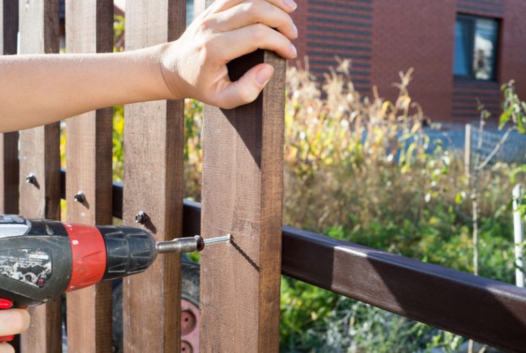 6 Reasons to Employee Fencing Contractors for Your Installation 6 Reasons to Employee Fencing Contractors for Your Installation - outdoor, garden, fence, backyard