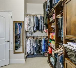 How To Organize Your Closet In 4 Easy Steps - wardrobe, sort clothes, Lifestyle, declutter