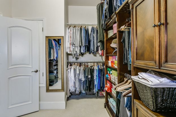 How To Organize Your Closet In 4 Easy Steps - wardrobe, sort clothes, Lifestyle, declutter