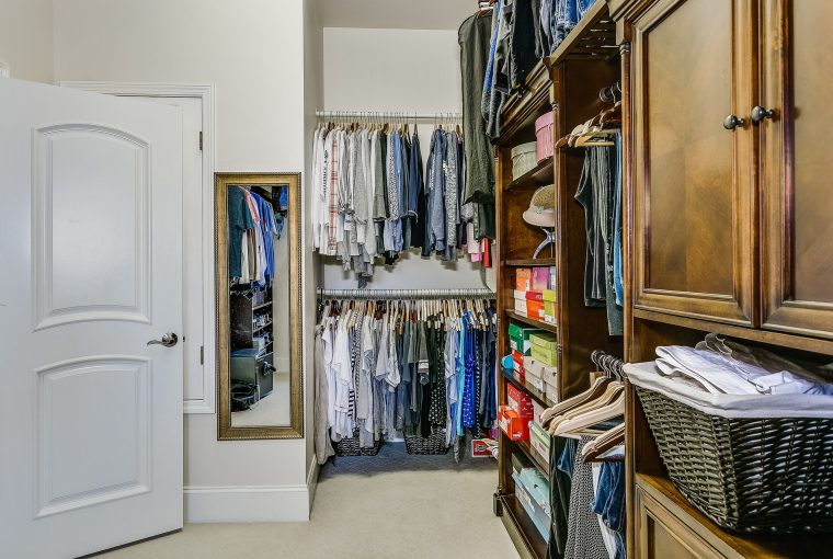 How To Organize Your Closet In 4 Easy Steps How To Organize Your Closet In 4 Easy Steps - wardrobe, sort clothes, Lifestyle, declutter