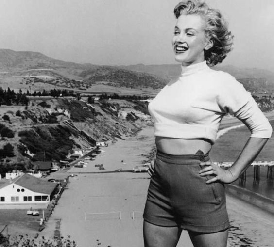 The cropped-top, a little top with big scandals The cropped-top, a little top with big scandals - style motivation, style, fashion style, fashion motivation, fashion, croptop fashion, crop top