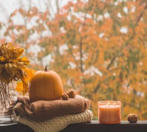 10 Autumn Decoration Ideas To Implement In Your Next Home Renovation - Wreaths, textures, home renovation, garlands, decoration, Candles, autumn