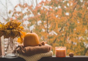 10 Autumn Decoration Ideas To Implement In Your Next Home Renovation - Wreaths, textures, home renovation, garlands, decoration, Candles, autumn