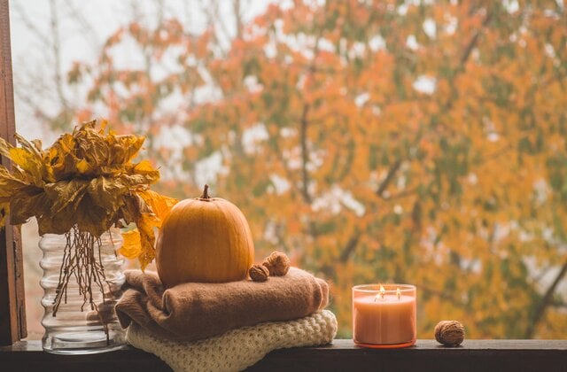 10 Autumn Decoration Ideas To Implement In Your Next Home Renovation - Wreaths, textures, home renovation, garlands, decoration, Candles, autumn