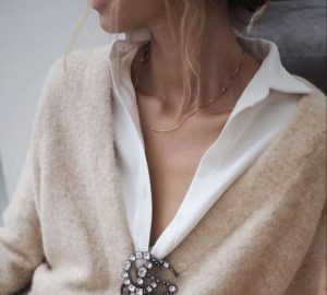 The Brooch Renaissance – Your Guide to Chic and Trendy Styling - broch trend, broch outfits, broch and trends in fashion