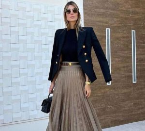 How to Wear Pleated Midi Skirts with Confidence - pleated skirts, midi pleated skirts, how to wear pleated skirts