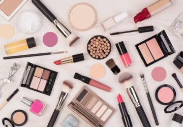 New to Beauty? Discover the 6 Essential Makeup Products Every Beginner Needs! - setting powder, mascara, makeup tools, makeup essentials, lip product, lightweight foundation, flawless base, concealer, blending brush, beginner makeup