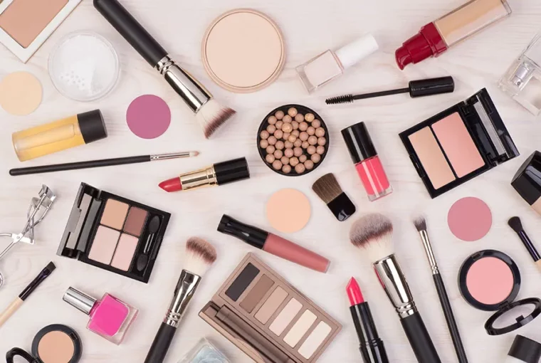 New to Beauty? Discover the 6 Essential Makeup Products Every Beginner Needs! - setting powder, mascara, makeup tools, makeup essentials, lip product, lightweight foundation, flawless base, concealer, blending brush, beginner makeup