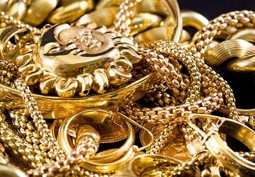 Is Bold Gold the New Black? - sustainable fashion jewelry, statement jewelry 2024, personal style jewelry, oversized necklaces, mixing and matching jewelry, eye-catching jewelry, chunky gold accessories, bold jewelry trends, bold gold jewelry, bold fashion accessories